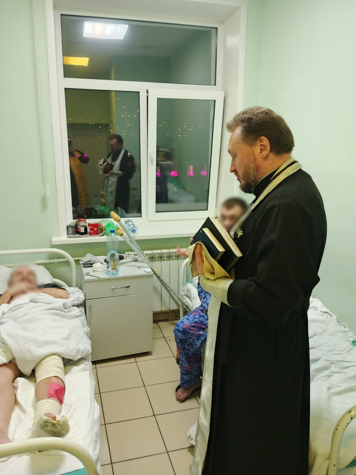 Священники посетили раненых участников СВО в военном госпитале Пензы