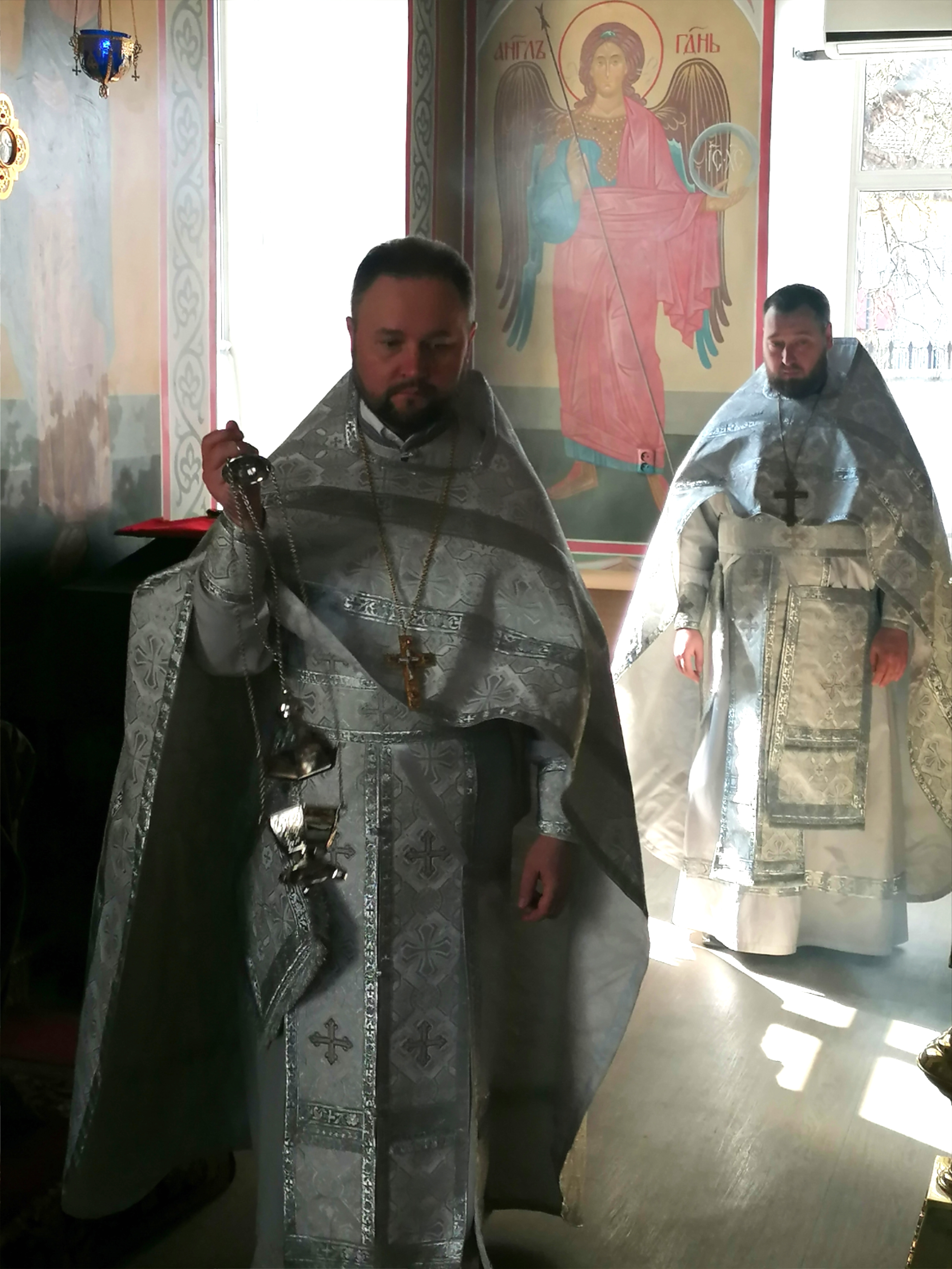 В Великую Субботу протоиерей Александр Филиппов совершил Литургию святителя Василия Великого