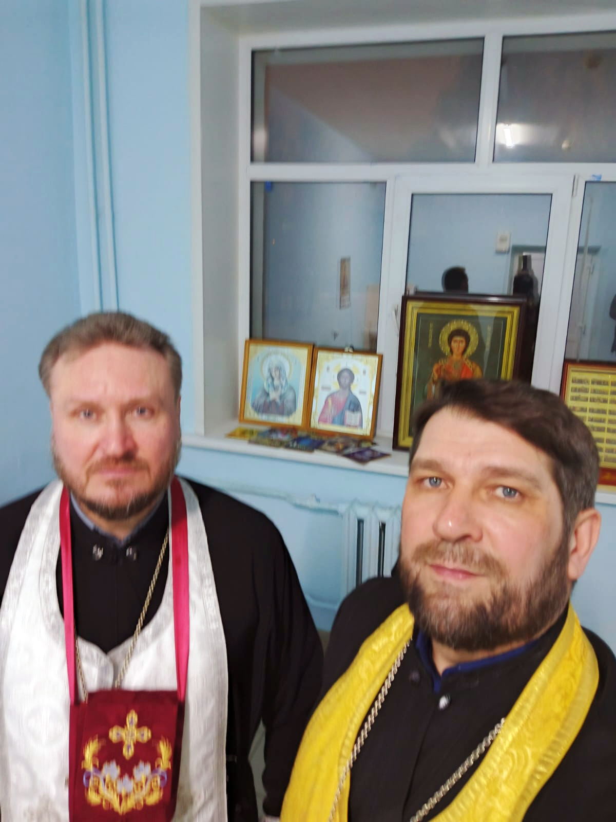 Священники посетили раненых во время специальной военной операции военнослужащих