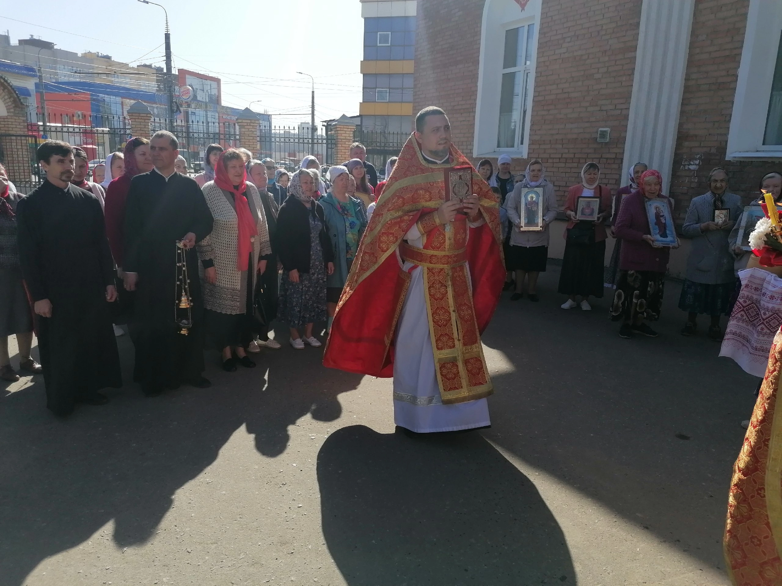 Во вторник Светлой седмицы протоиерей Александр Филиппов совершил Божественную литургию