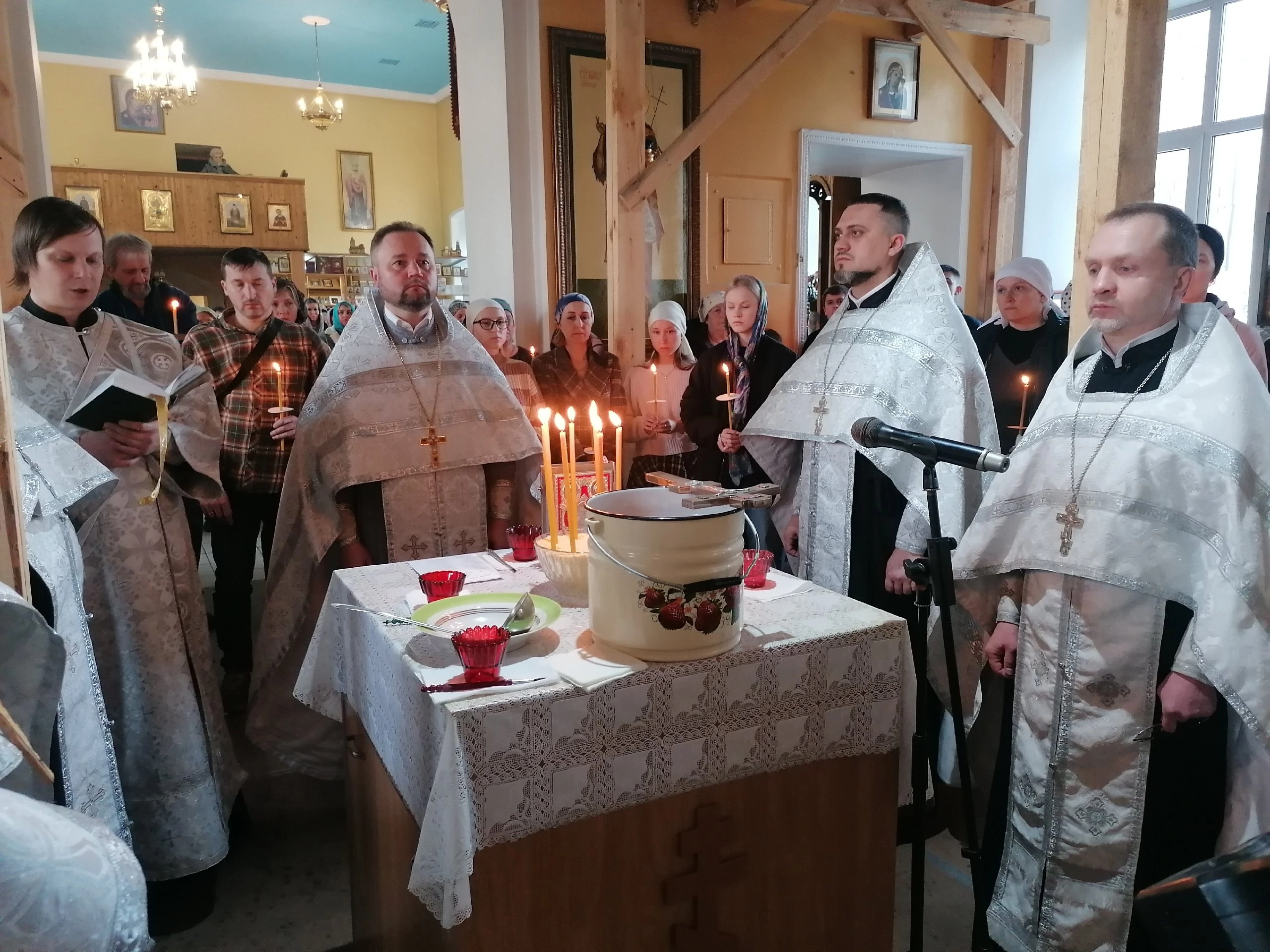 Протоиерей Александр Филиппов совершил Таинство Соборования 