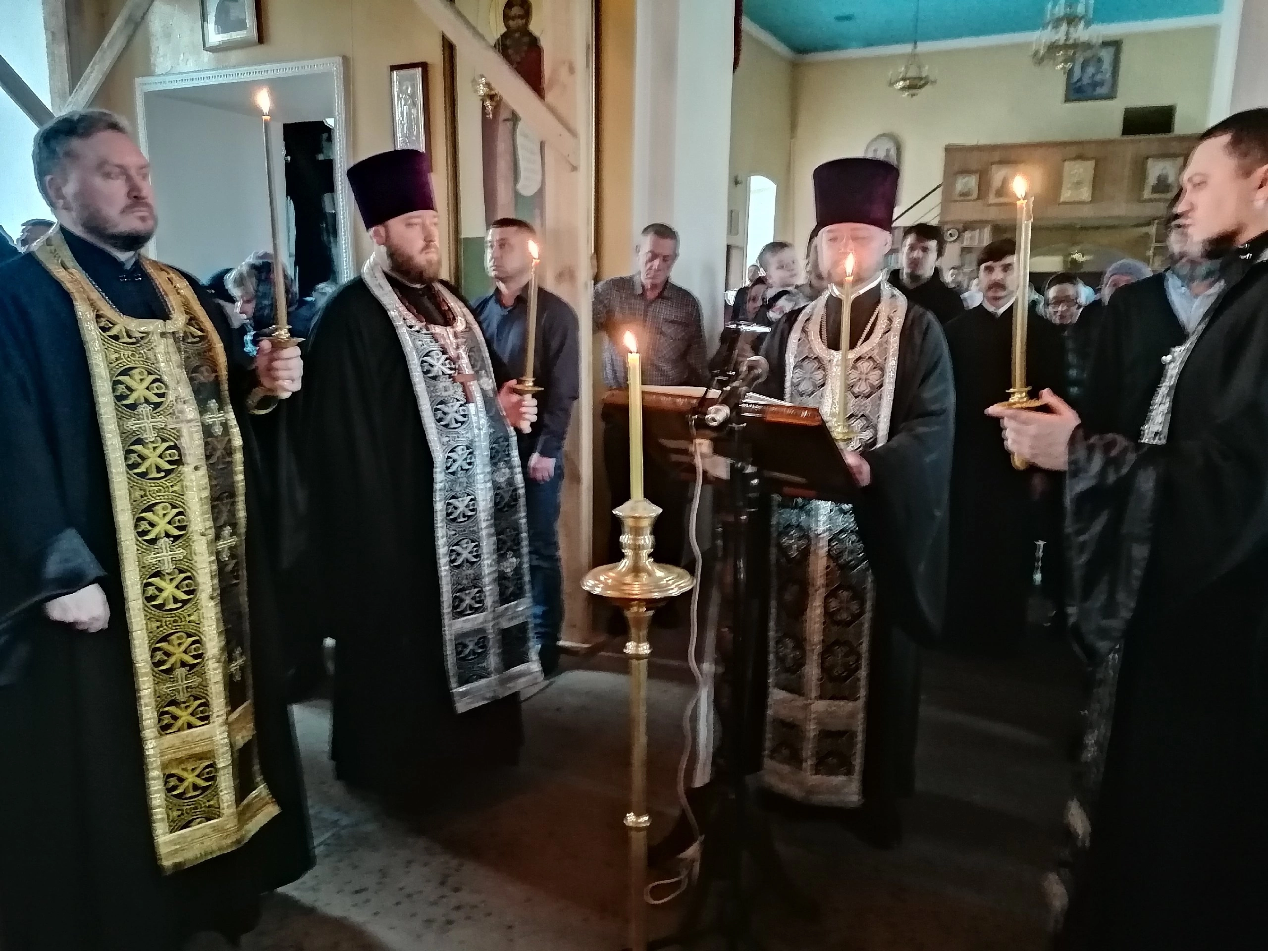 Протоиерей Александр Филиппов совершил повечерие с чтением четвертой части Великого покаянного канона преподобного Андрея Критского