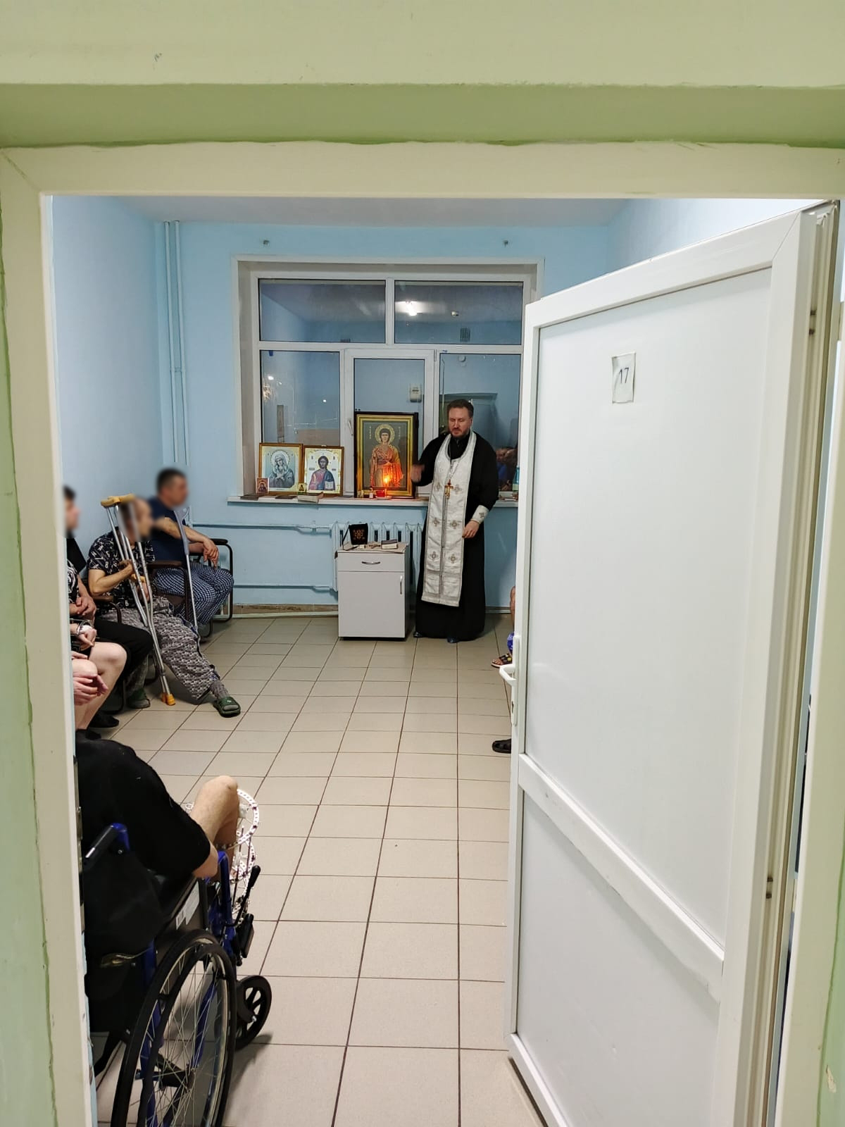 Священники посетили раненых участников СВО в военном госпитале Пензы