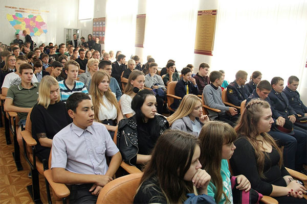 Протоиерей Антоний Шварёв благословил новых сотрудников УФСИН на несение службы