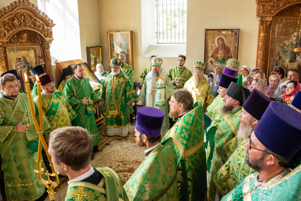 В день памяти Иоанна Оленевского протоиерей Александр Филиппов сослужил митрополиту Серафиму за  литургией в селе Соловцовка
