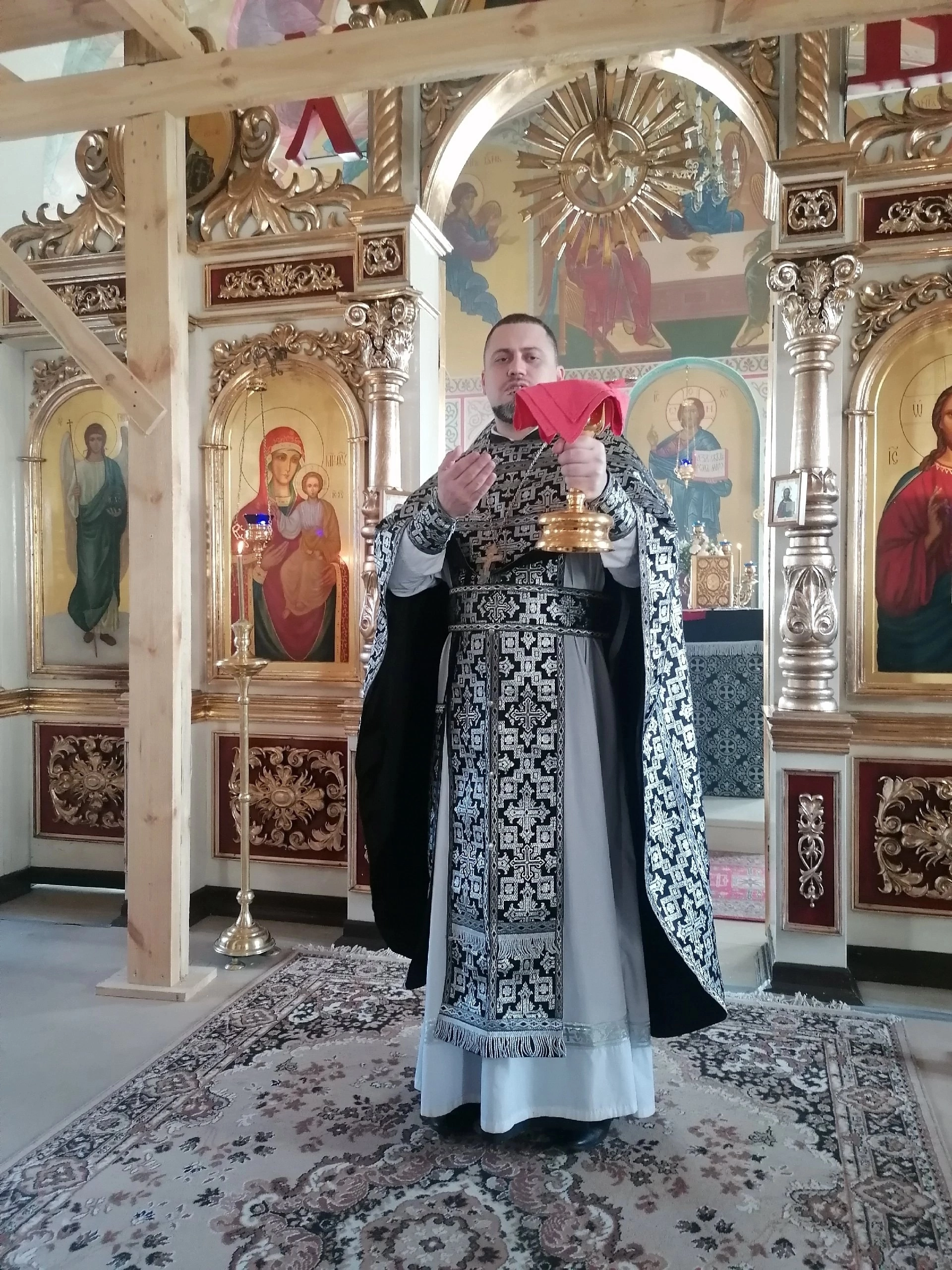 Протоиерей Антоний Шварёв совершил Божественную Литургию Преждеосвященных Даров