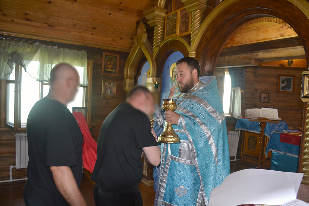 Протоиерей Антоний Шварёв совершил литургию в ИК-7