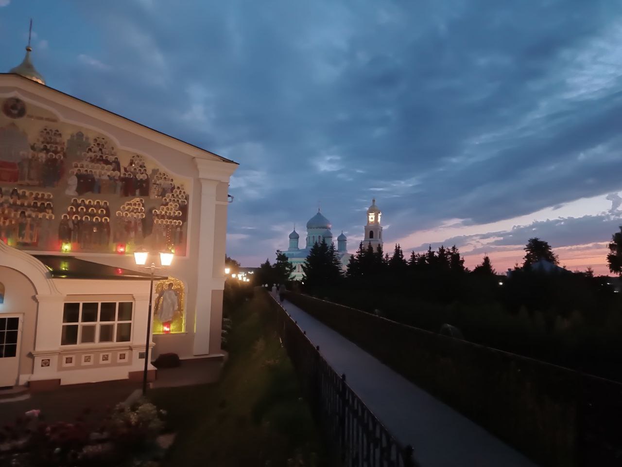 Преподаватели и студенты Пензенской духовной семинарии посетили Дивеево   