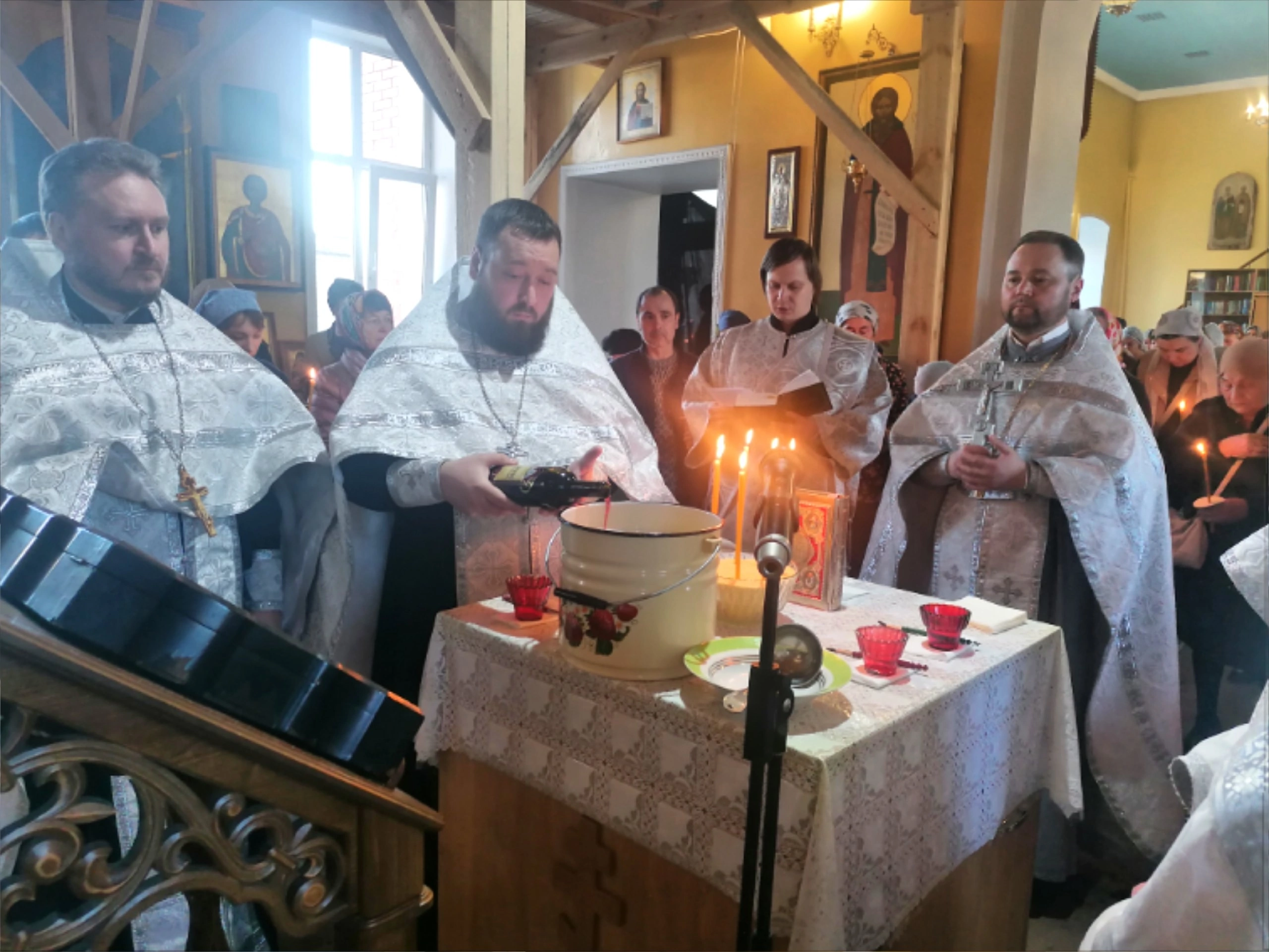 Протоиерей Александр Филиппов совершил Таинство Соборования 