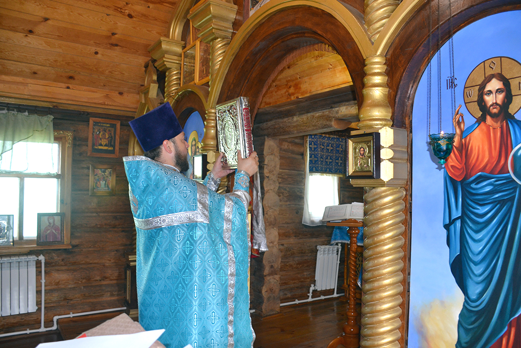 Протоиерей Антоний Шварёв совершил Божественную литургию в ИК-7