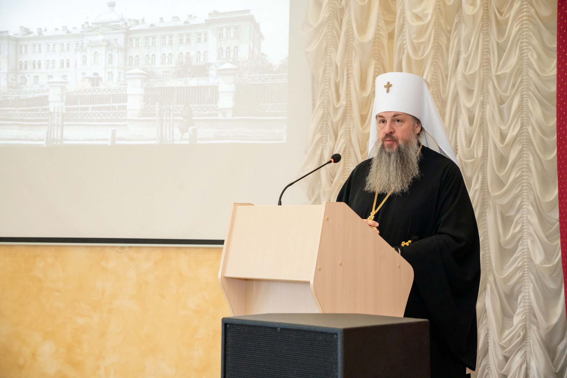 Протоиерей Александр Филиппов сослужил митрополиту Серафиму в престольный праздник и актовый день в Пензенской духовной семинарии   