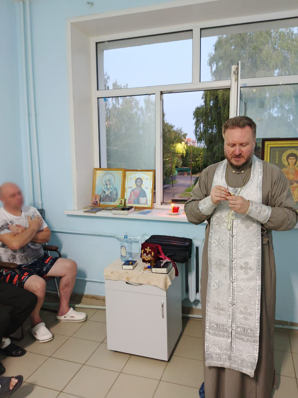 Священники посетили раненых участников СВО в военном госпитале Пензы