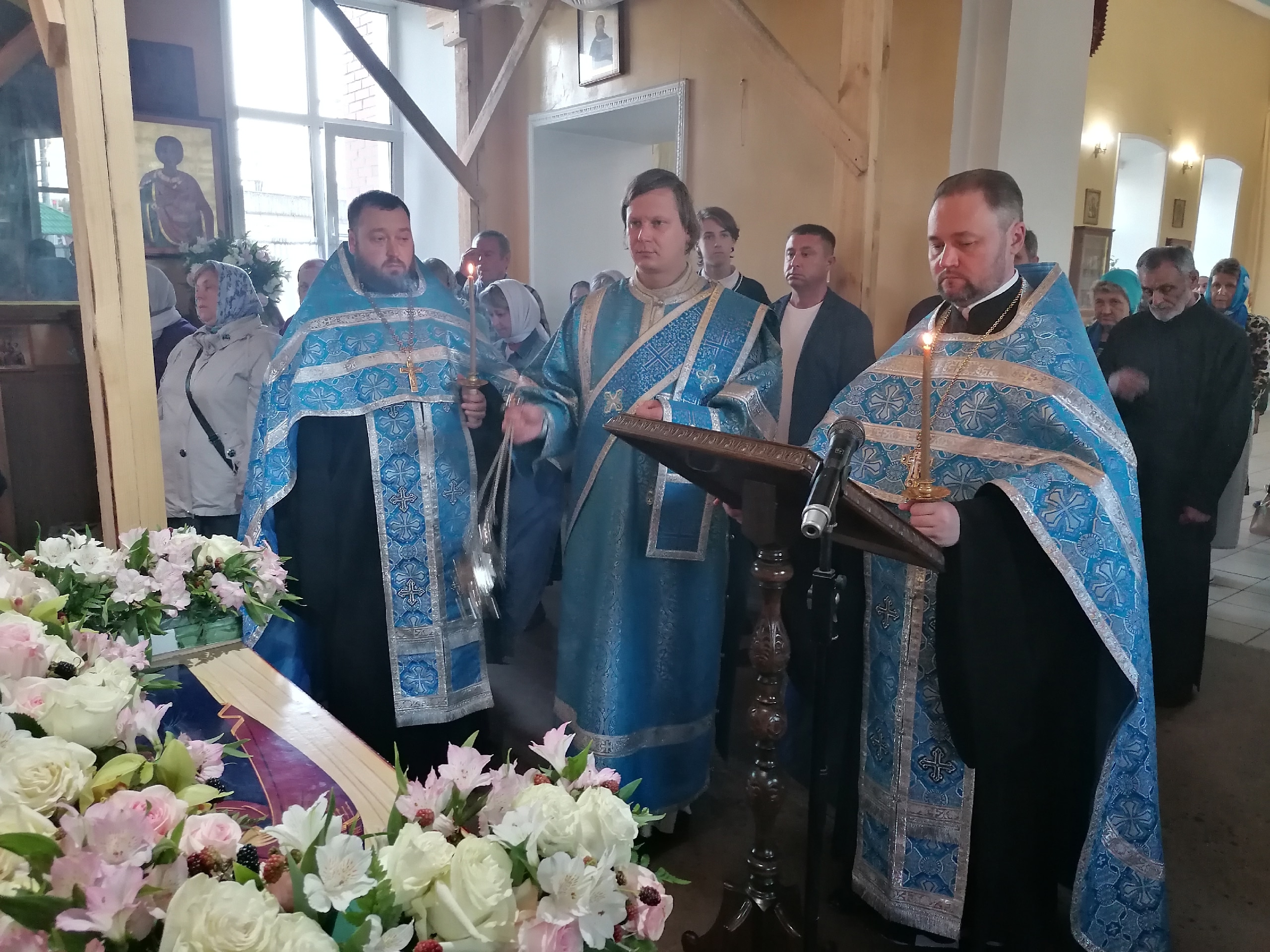 Всенощное бдение с чином Погребения Плащаницы Пресвятой Богородицы