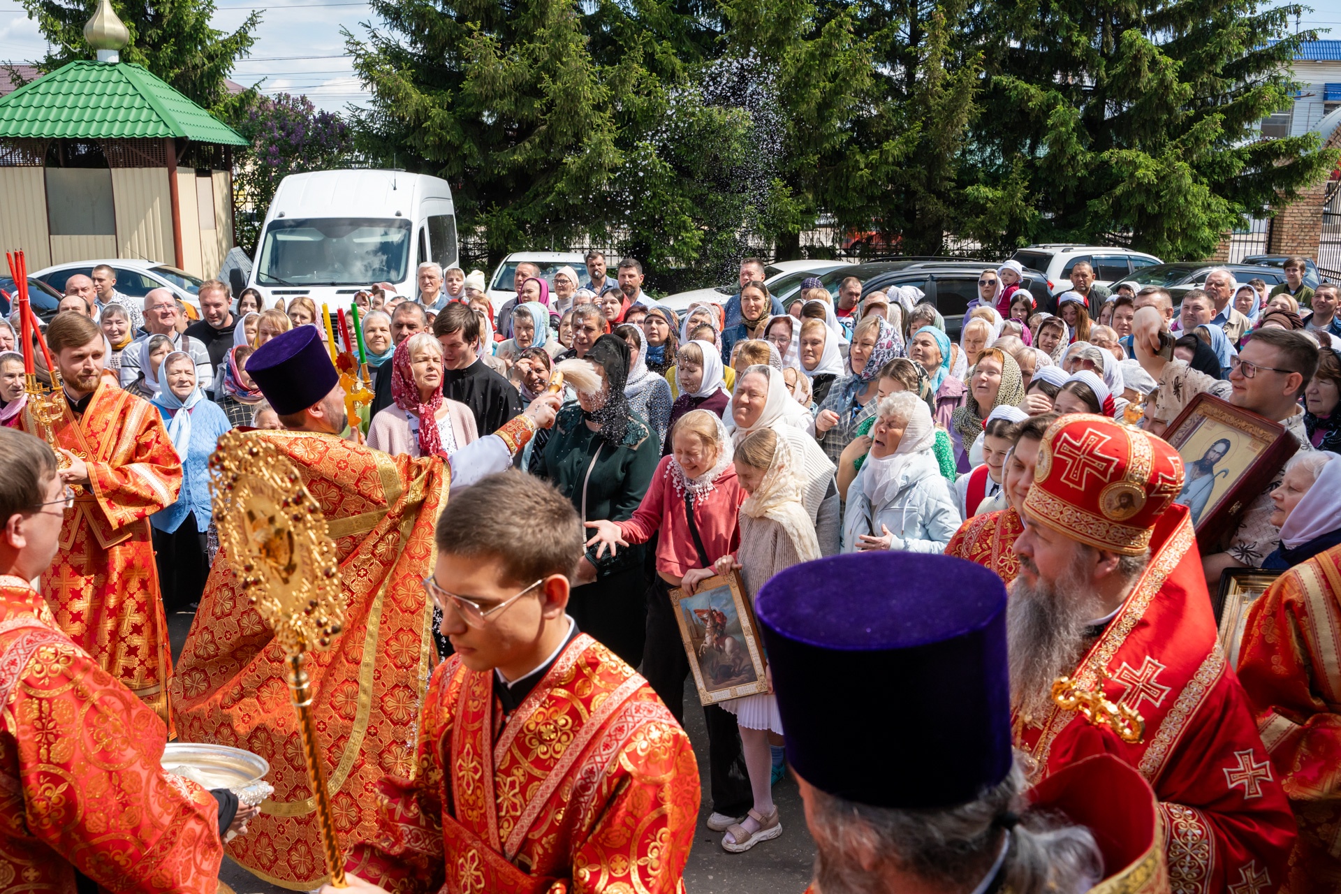 В день престольного праздника митрополит Серафим совершил литургию в нашем храме