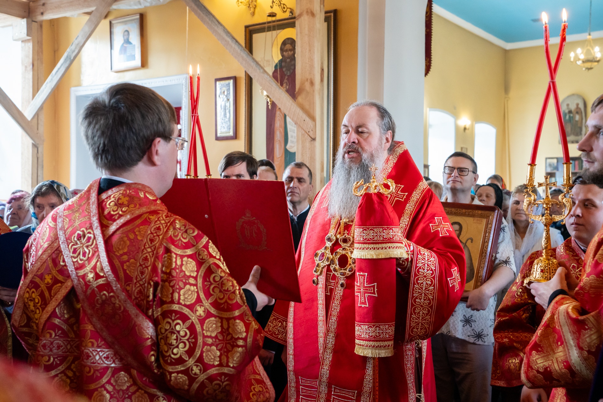 В день престольного праздника митрополит Серафим совершил литургию в нашем храме