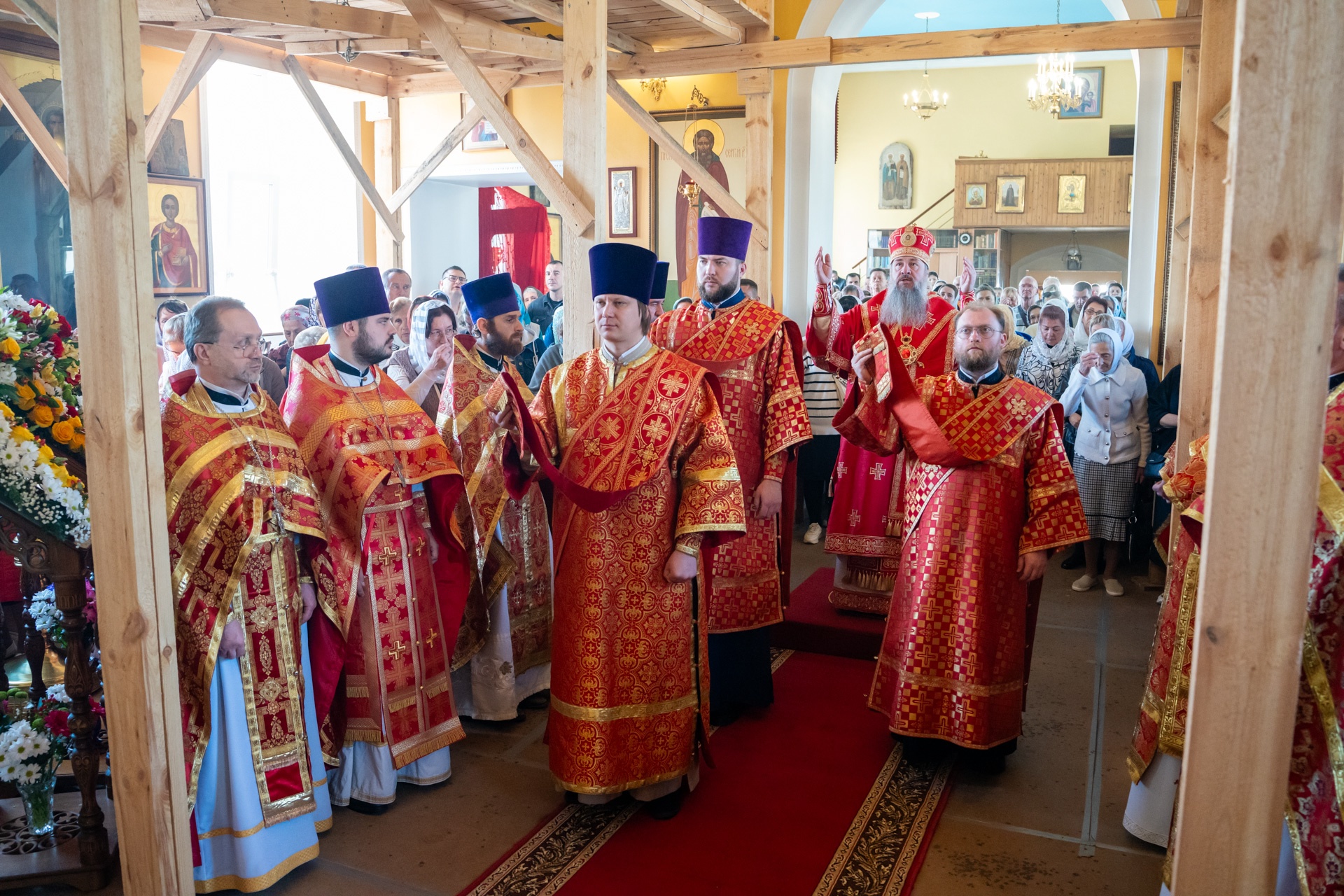 В день престольного праздника митрополит Серафим совершил литургию в нашем храме