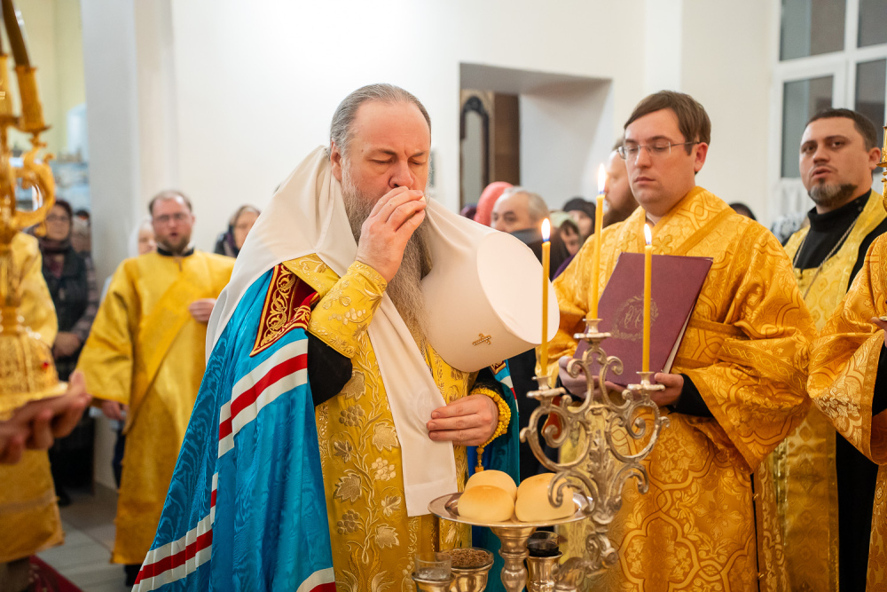 В канун престольного праздника митрополит Серафим совершил всенощное бдение в нашем храме