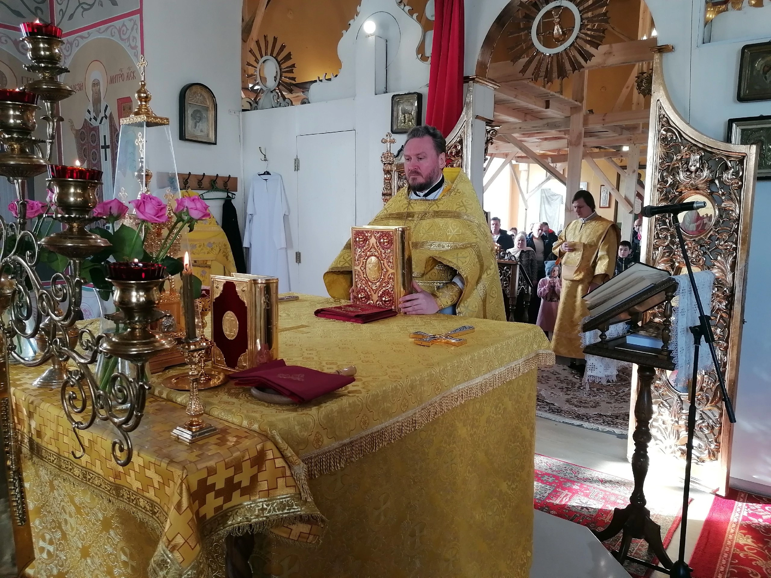 Богослужения в Неделю о мытаре и фарисее