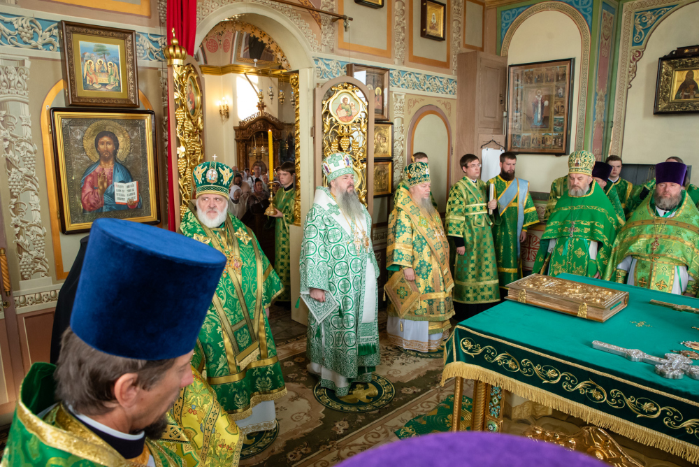 В день памяти Иоанна Оленевского протоиерей Александр Филиппов сослужил митрополиту Серафиму за  литургией в селе Соловцовка