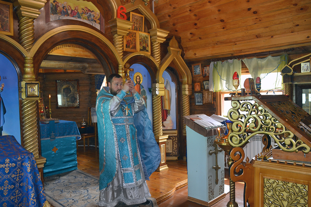 Протоиерей Антоний Шварёв совершил Божественную литургию в ИК-7