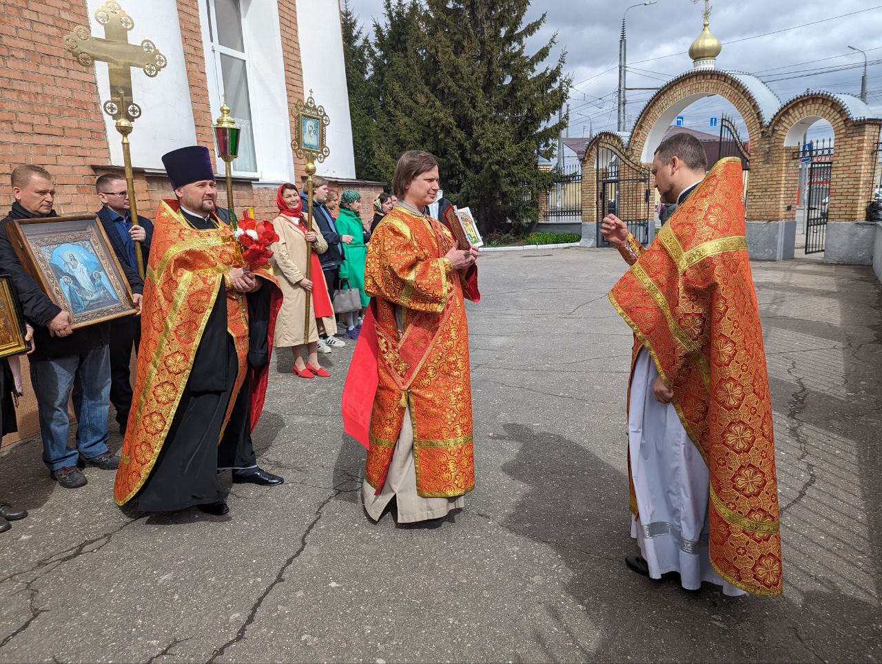 Богослужения в день Антипасхи