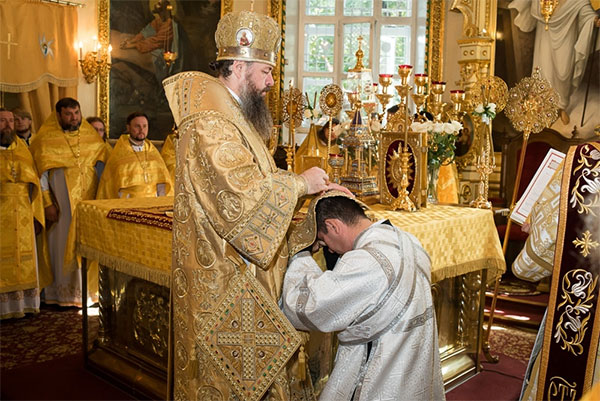 Митрополит Серафим рукоположил Олега Шугурова в сан диакона