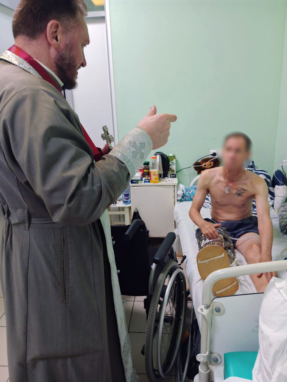 Священники посетили раненых участников СВО в военном госпитале Пензы