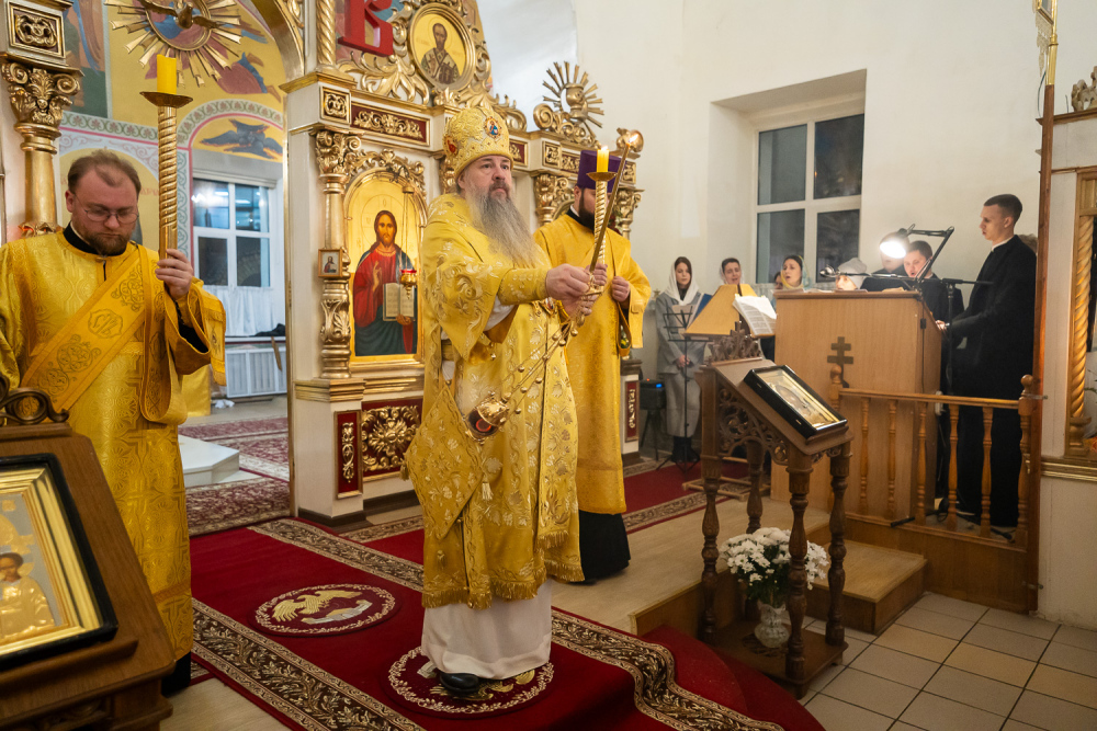 В канун престольного праздника митрополит Серафим совершил всенощное бдение в нашем храме