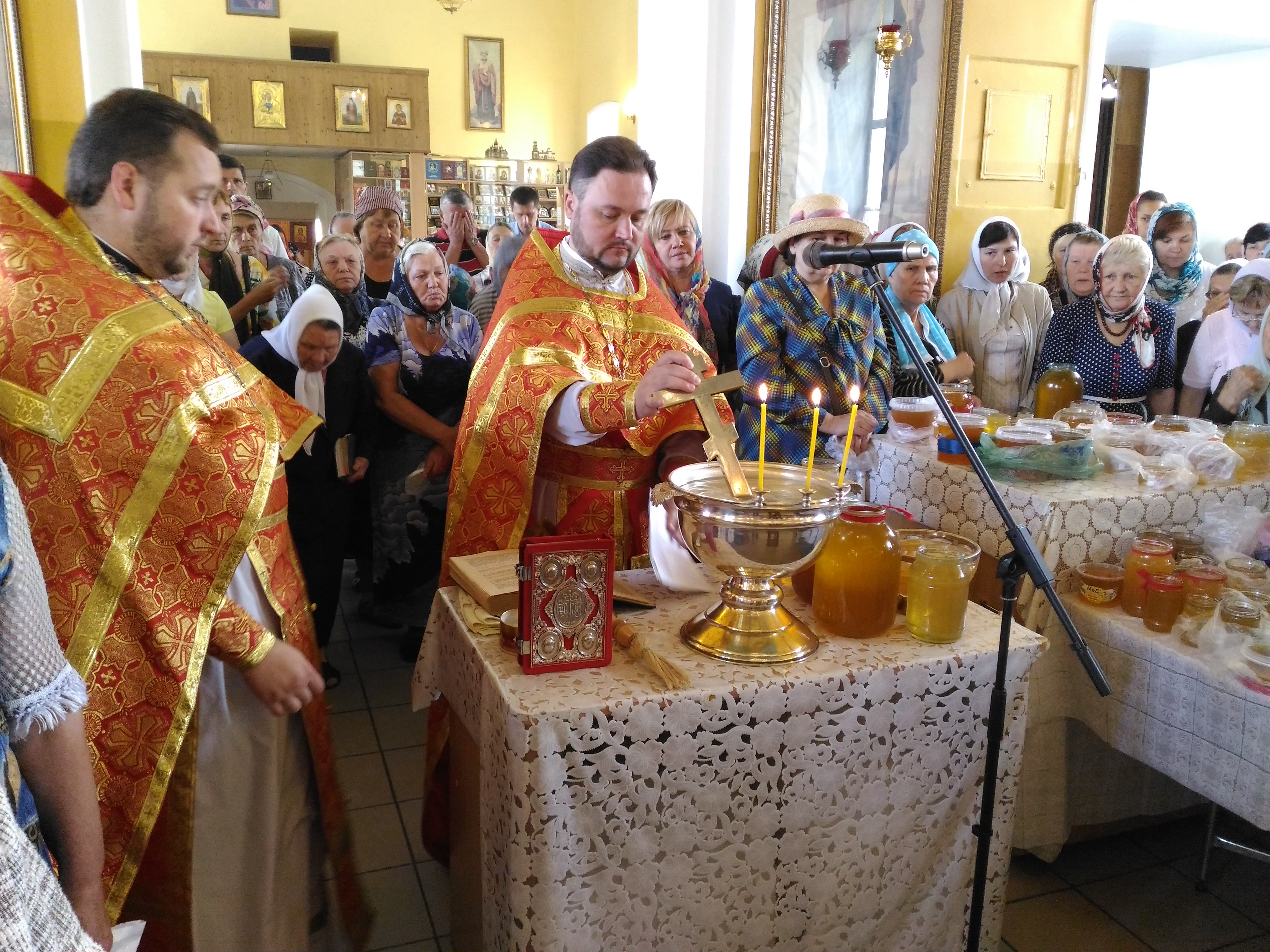 Праздник Происхождения (изнесения) Честных Древ Животворящего Креста Господня