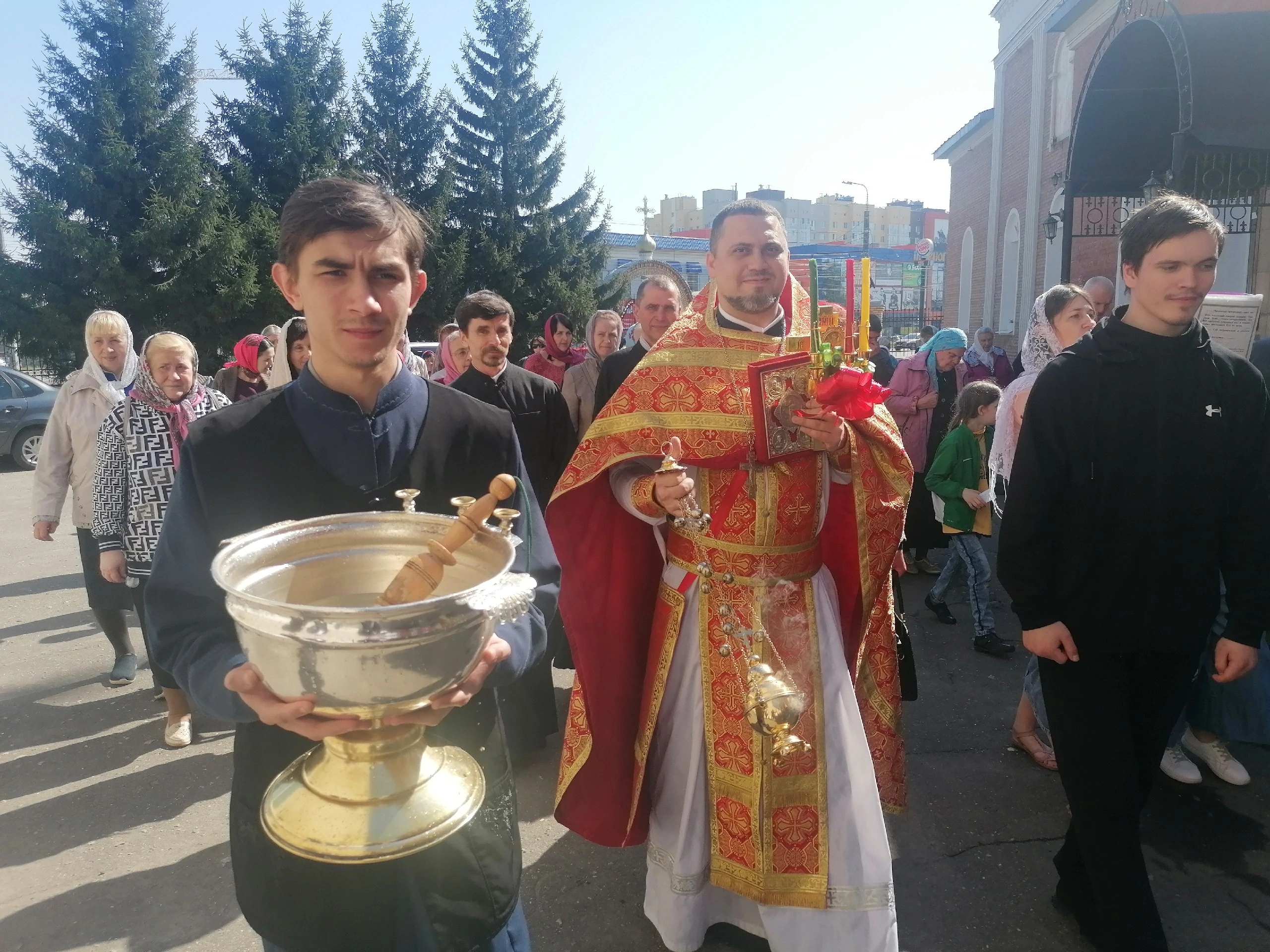 В пятницу Светлой седмицы иерей Владимир Журавлев совершил Божественную литургию