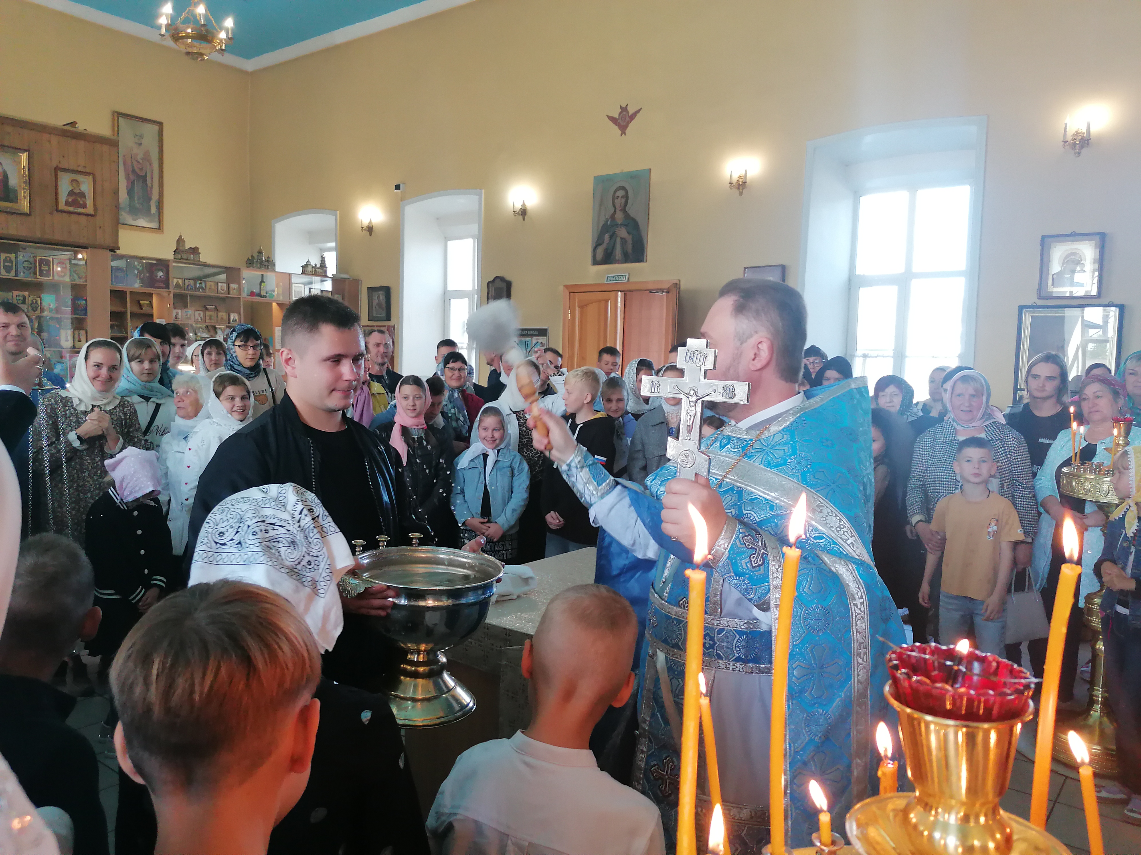 Протоиерей Александр Филиппов совершил молебен об учащихся перед началом нового учебного года