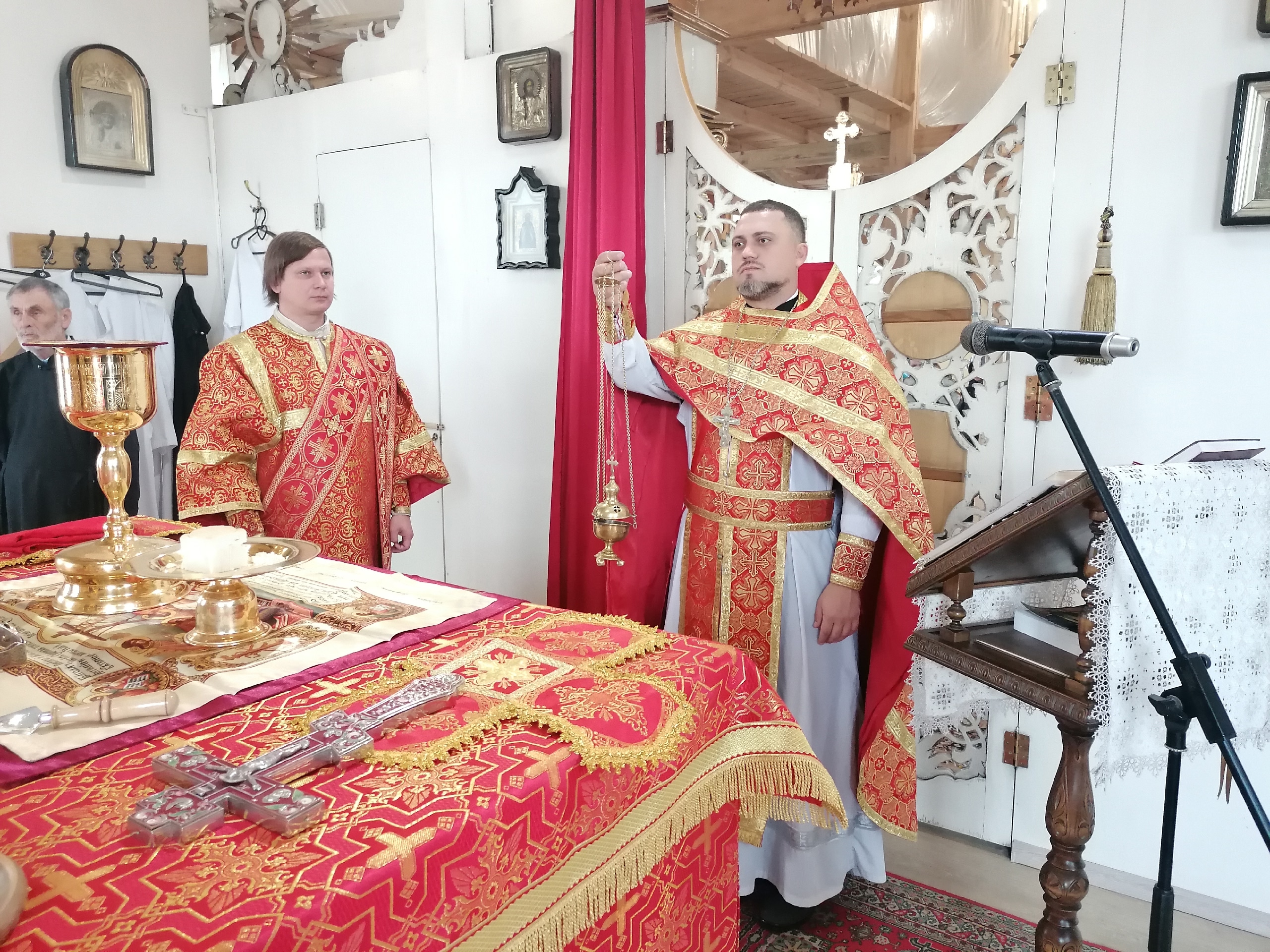 Празднование Воздвижения Животворящего Креста Господня