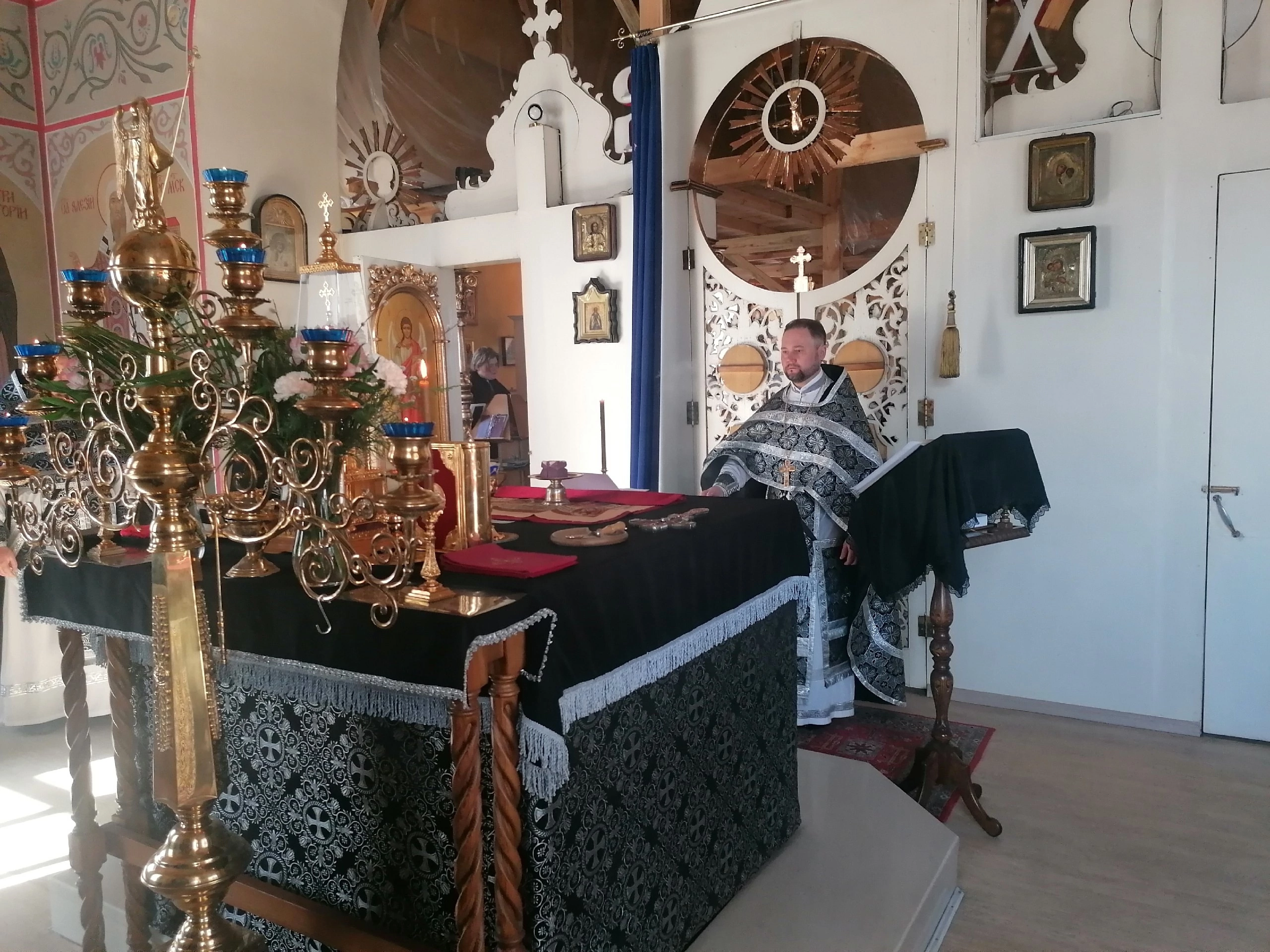 Протоиерей Александр Филиппов совершил Божественную Литургию Преждеосвященных Даров