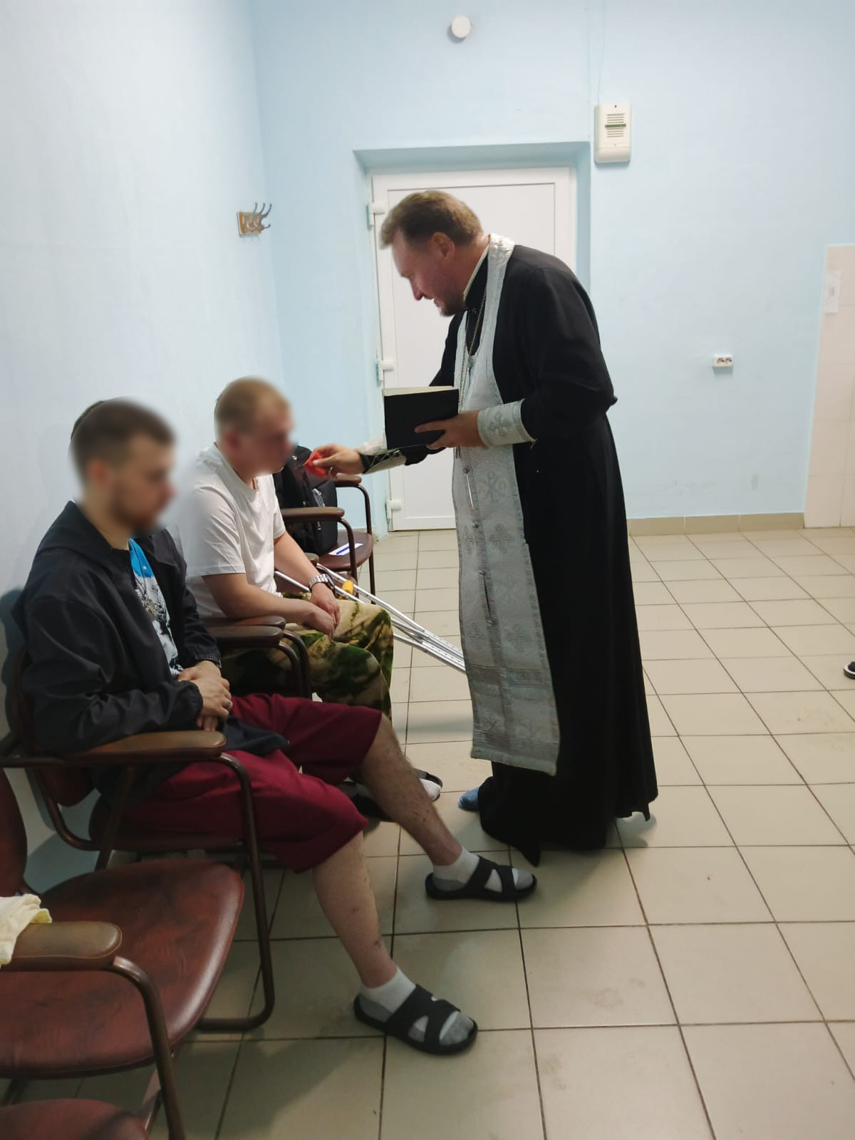 Священники посетили раненых участников СВО в военном госпитале Пензы