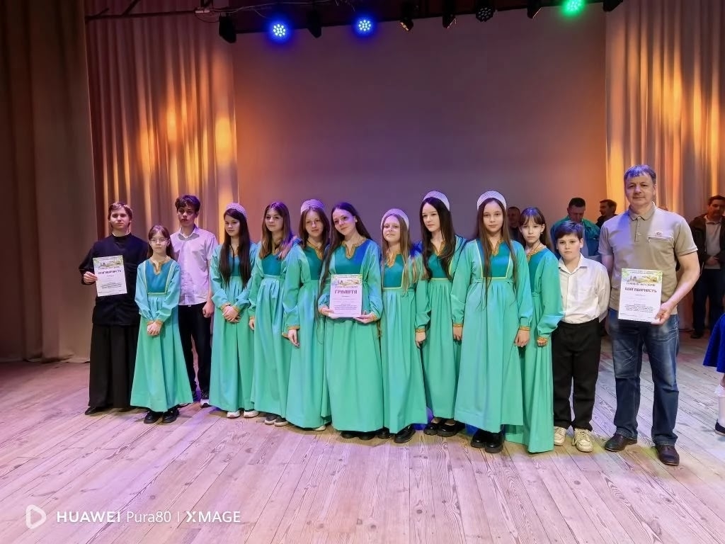Молодежный хор "Никольские голоса" и звонари храма на фестивале "Троицкие перезвоны" в Шемышейке 31 мая 2026 года