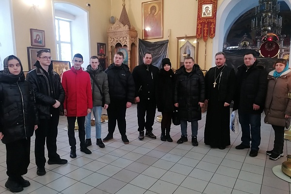 Иерей Сергий Карасёв провел встречу с молодежью
