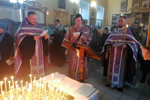 Вечернее богослужение в канун родительской субботы