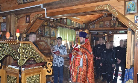 Протоиерей Антоний Шварёв совершил Божественную литургию в ИК-7