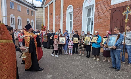 Богослужения в Неделю о расслабленном 