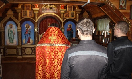 Протоиерей Антоний Шварёв совершил молебен в ИК-7 