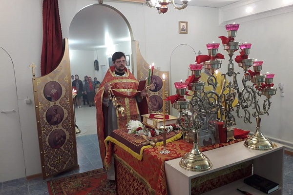 Иерей Сергий Беляков возглавил Пасхальную службу в Михайло-Архангельском молитвенном доме в с.Павло-Куракино 