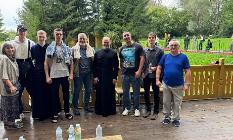 Преподаватели и студенты Пензенской духовной семинарии посетили Дивеево   