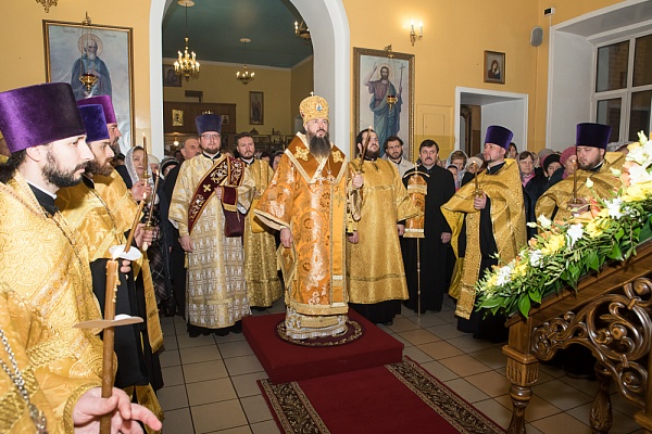 В канун престольного праздника митрополит Серафим возглавил всенощное бдение в нашем храме
