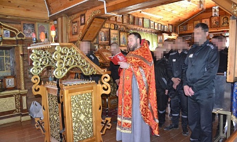 Протоиерей Антоний Шварёв совершил Пасхальное богослужение в ИК-7