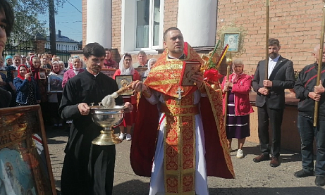 В пятницу Светлой седмицы иерей Владимир Журавлев совершил Божественную литургию