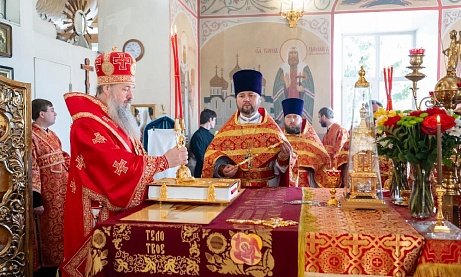 В день престольного праздника митрополит Серафим совершил литургию в нашем храме