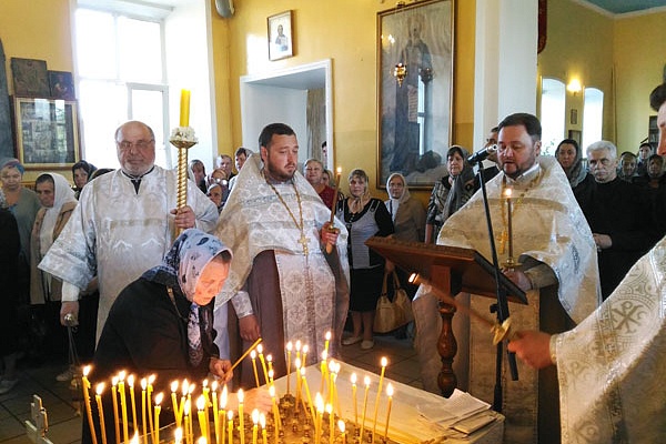 Вечернее заупокойное богослужение накануне Троицкой родительской субботы