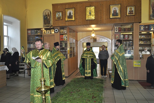 Всенощное бдение в канун праздника Троицы