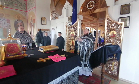 Протоиерей Антоний Шварёв совершил Божественную Литургию Преждеосвященных Даров