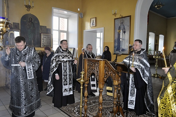 Протоиерей Александр Филиппов совершил вечерню с чином Пассии